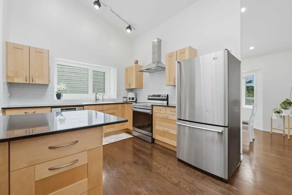 84 Coach Gate Way SW Calgary AB T3H 1Z7