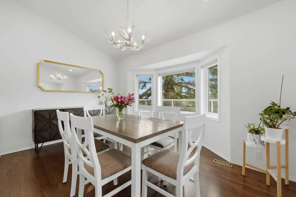 84 Coach Gate Way SW Calgary AB T3H 1Z7