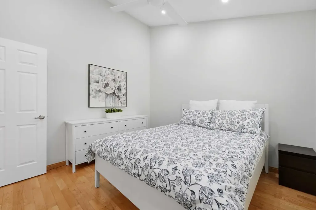 84 Coach Gate Way SW Calgary AB T3H 1Z7