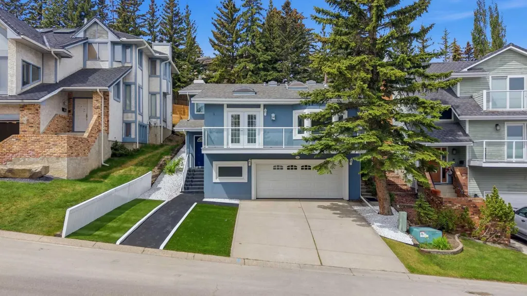 84 Coach Gate Way SW Calgary AB T3H 1Z7