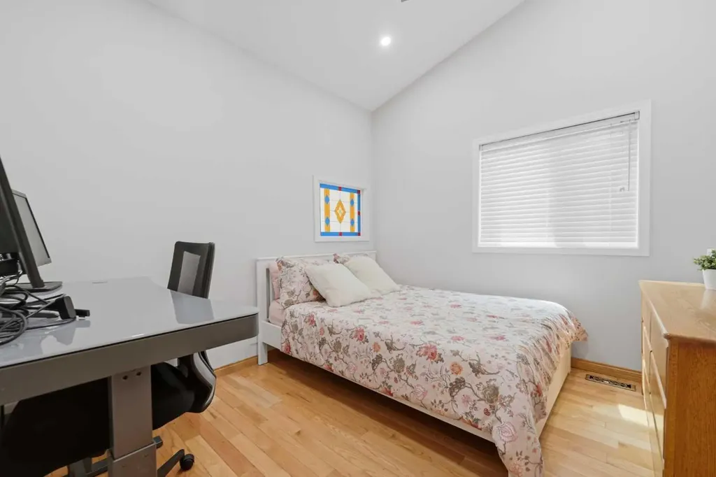 84 Coach Gate Way SW Calgary AB T3H 1Z7