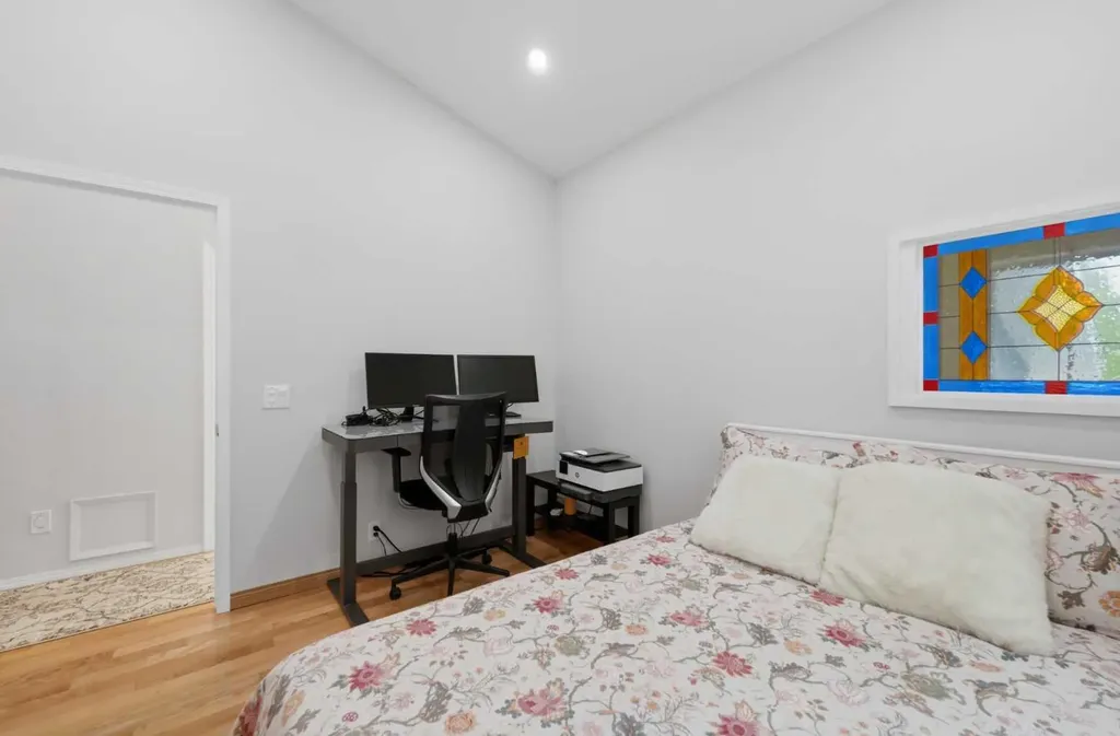 84 Coach Gate Way SW Calgary AB T3H 1Z7