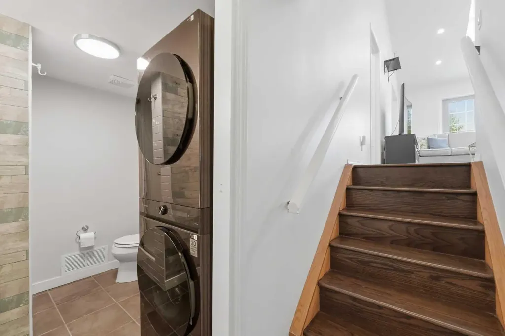84 Coach Gate Way SW Calgary AB T3H 1Z7