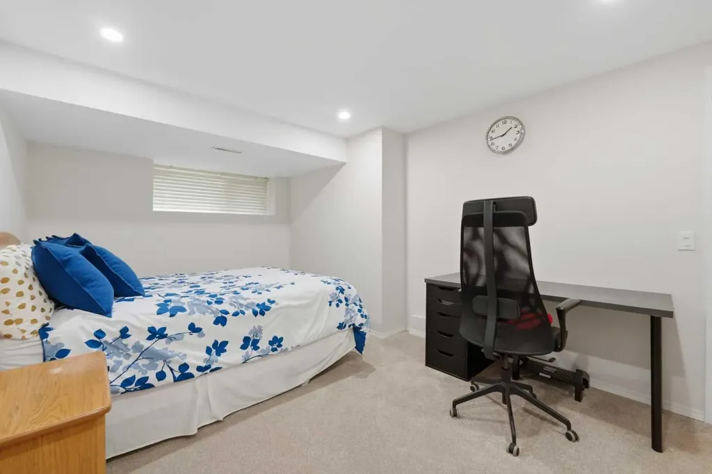84 Coach Gate Way SW Calgary AB T3H 1Z7