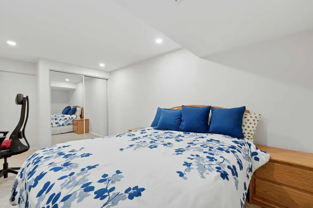 84 Coach Gate Way SW Calgary AB T3H 1Z7