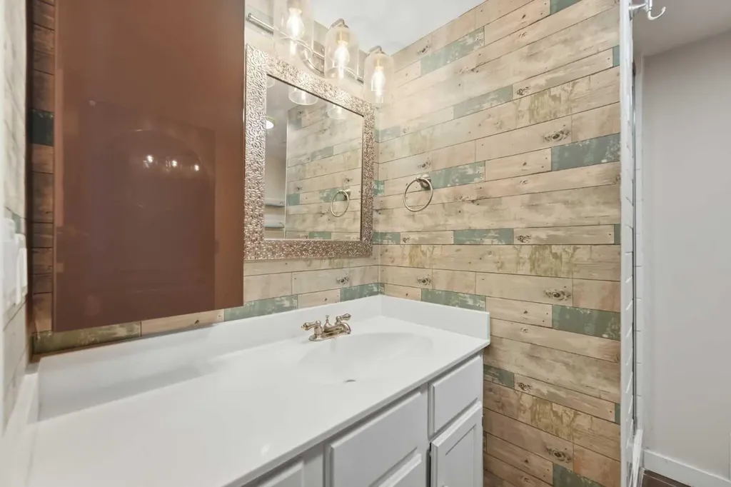 84 Coach Gate Way SW Calgary AB T3H 1Z7