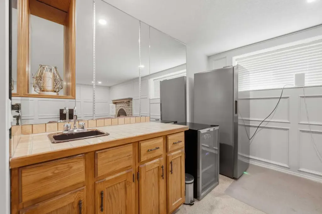84 Coach Gate Way SW Calgary AB T3H 1Z7
