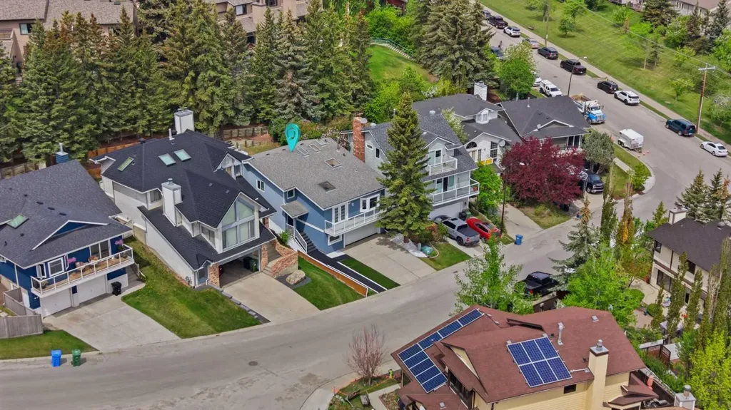 84 Coach Gate Way SW Calgary AB T3H 1Z7