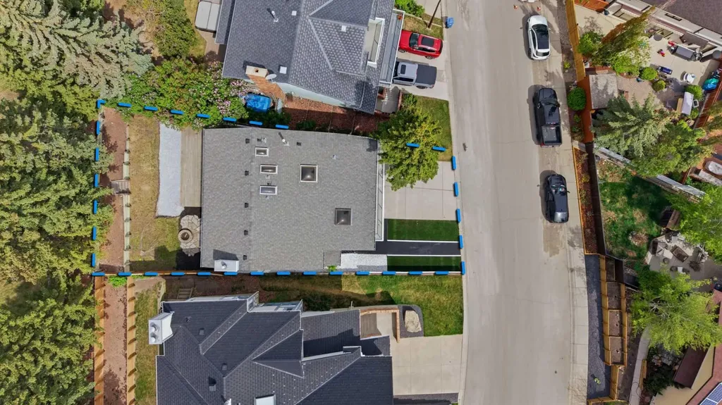 84 Coach Gate Way SW Calgary AB T3H 1Z7
