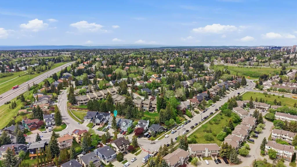 84 Coach Gate Way SW Calgary AB T3H 1Z7