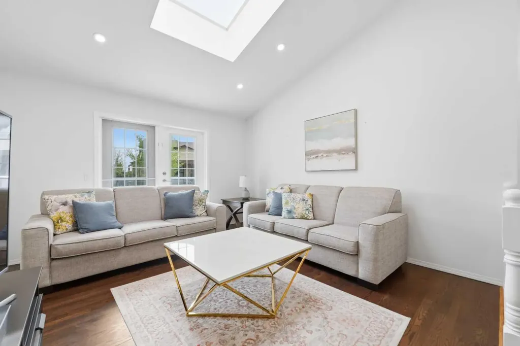 84 Coach Gate Way SW Calgary AB T3H 1Z7