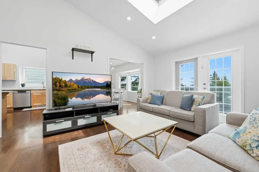 84 Coach Gate Way SW Calgary AB T3H 1Z7