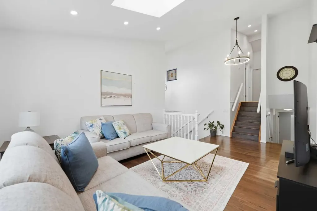 84 Coach Gate Way SW Calgary AB T3H 1Z7