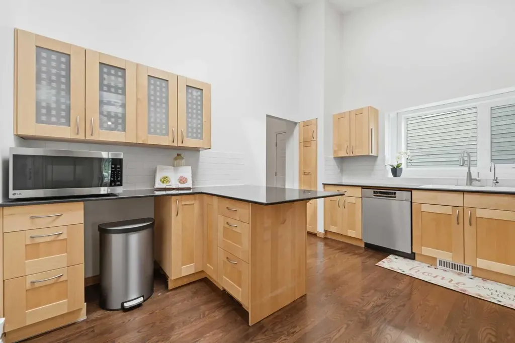 84 Coach Gate Way SW Calgary AB T3H 1Z7