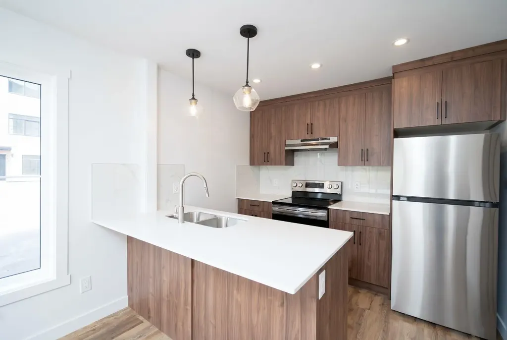 156 Park Street Cochrane AB T4C2B8