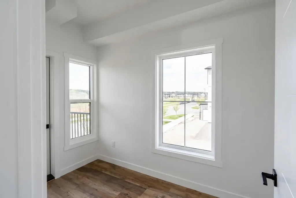 156 Park Street Cochrane AB T4C2B8