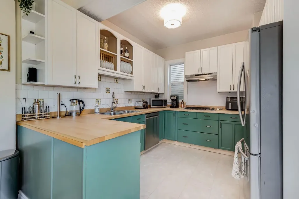 1517 12 Avenue SW Calgary AB T3C 0R1