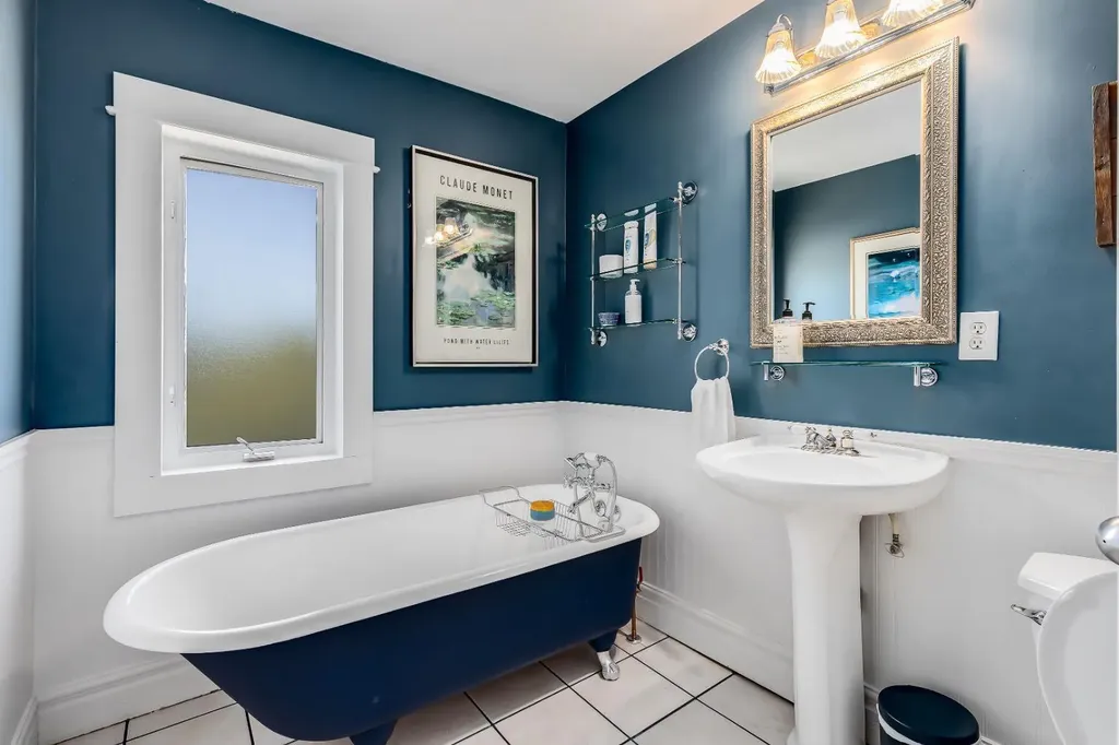 1517 12 Avenue SW Calgary AB T3C 0R1