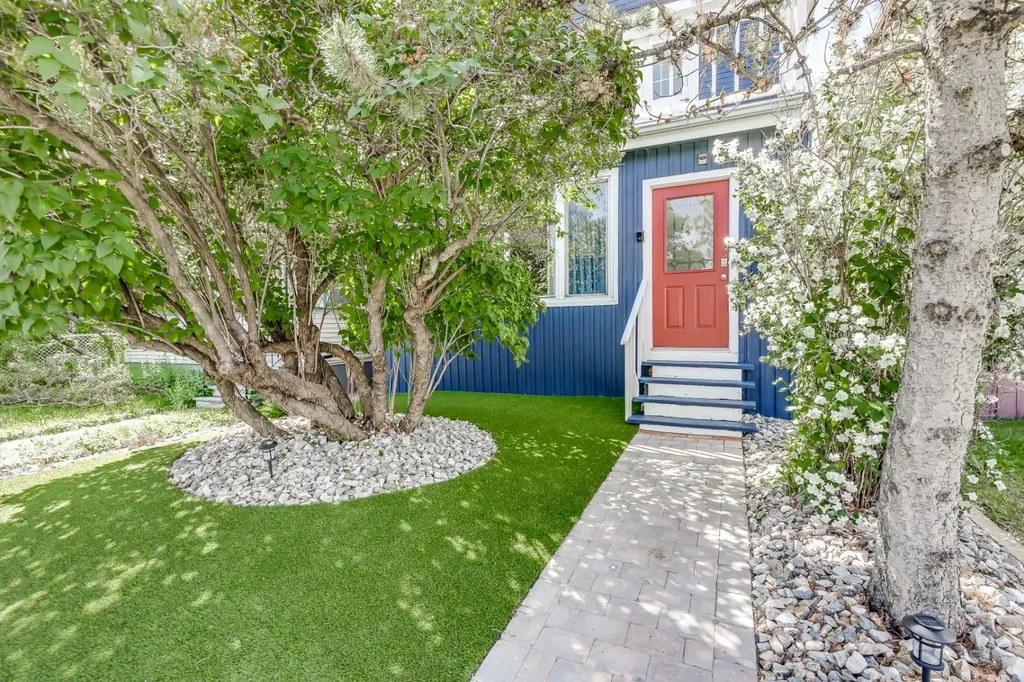 1517 12 Avenue SW Calgary AB T3C 0R1