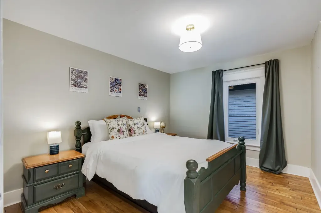 1517 12 Avenue SW Calgary AB T3C 0R1
