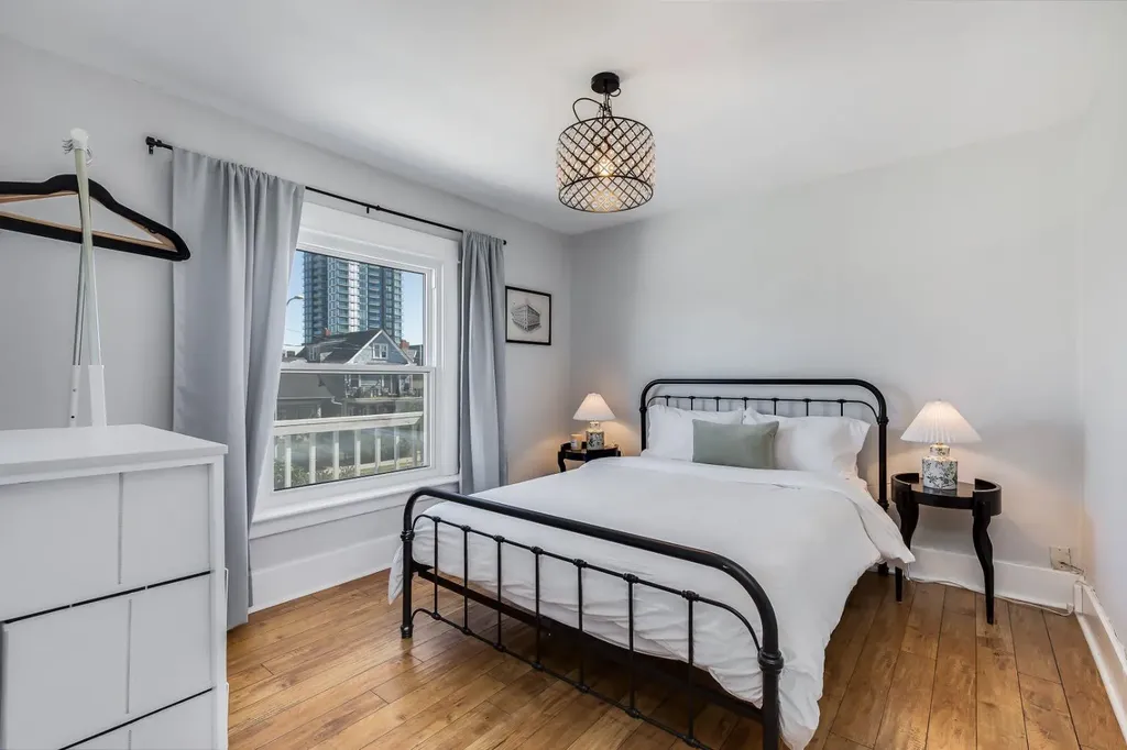 1517 12 Avenue SW Calgary AB T3C 0R1