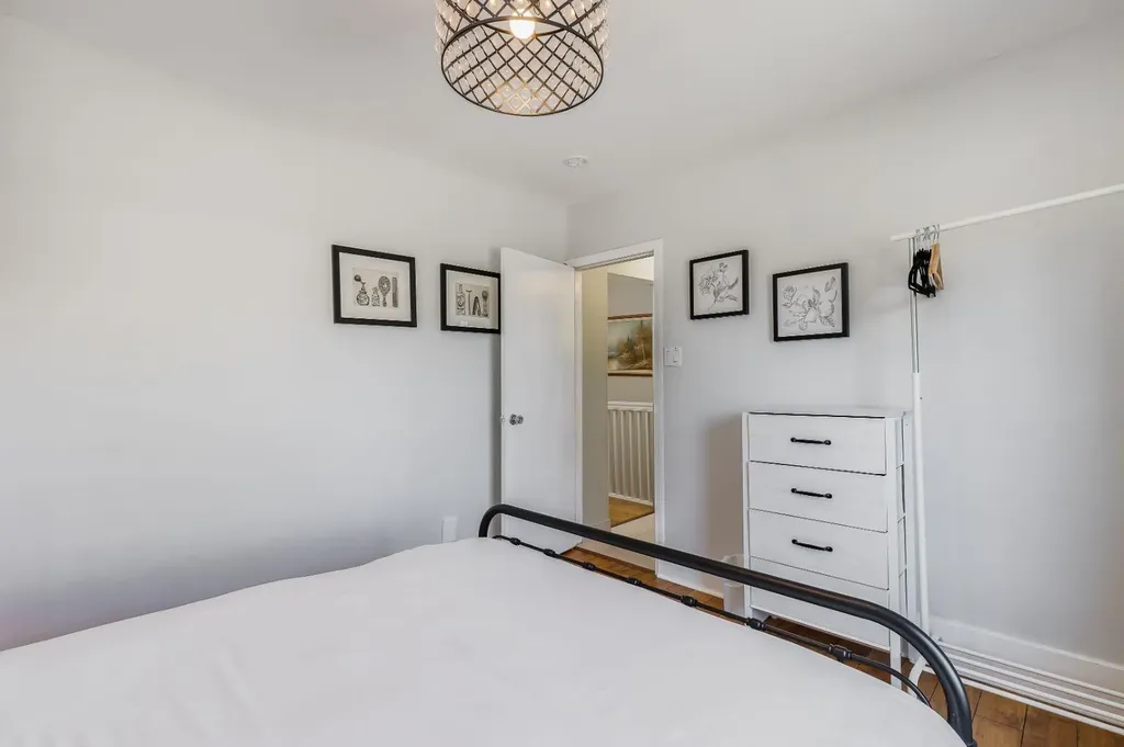 1517 12 Avenue SW Calgary AB T3C 0R1