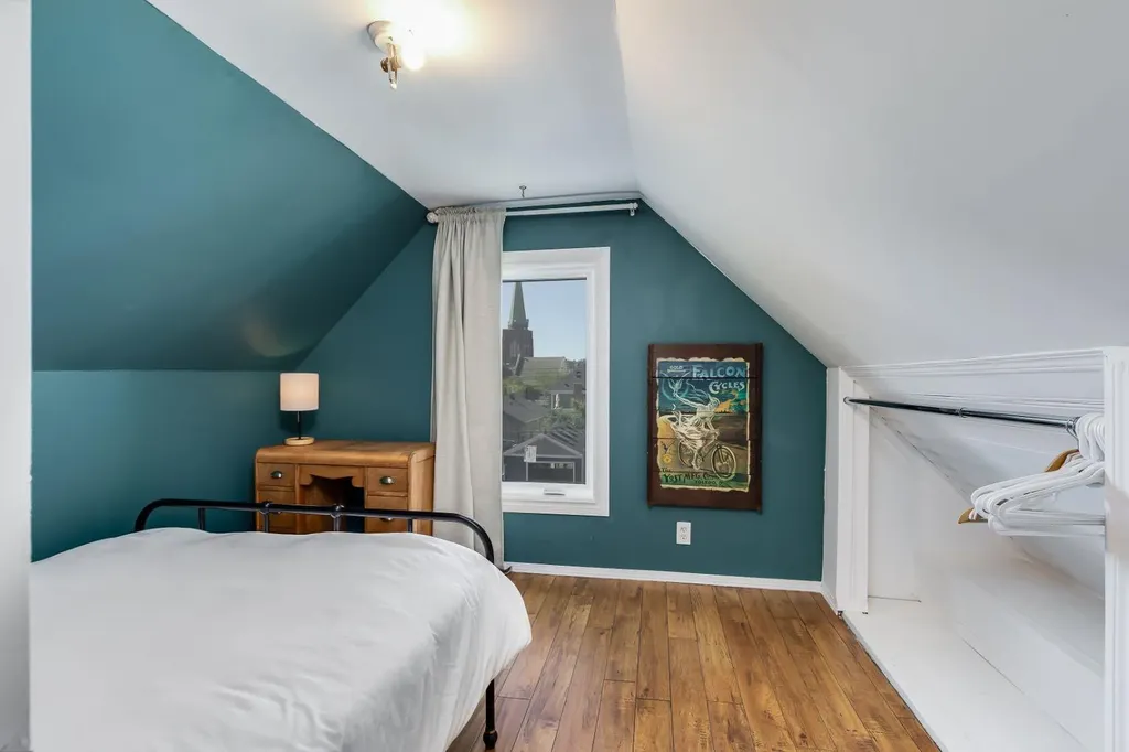 1517 12 Avenue SW Calgary AB T3C 0R1