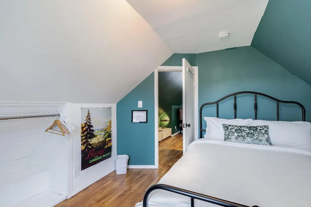 1517 12 Avenue SW Calgary AB T3C 0R1
