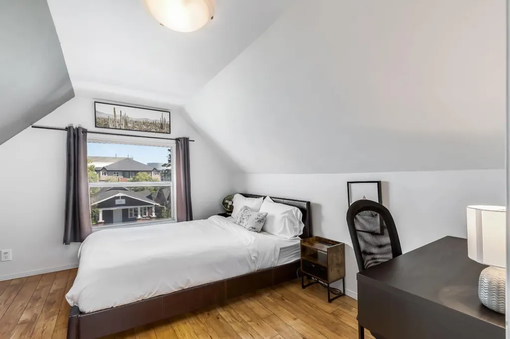 1517 12 Avenue SW Calgary AB T3C 0R1