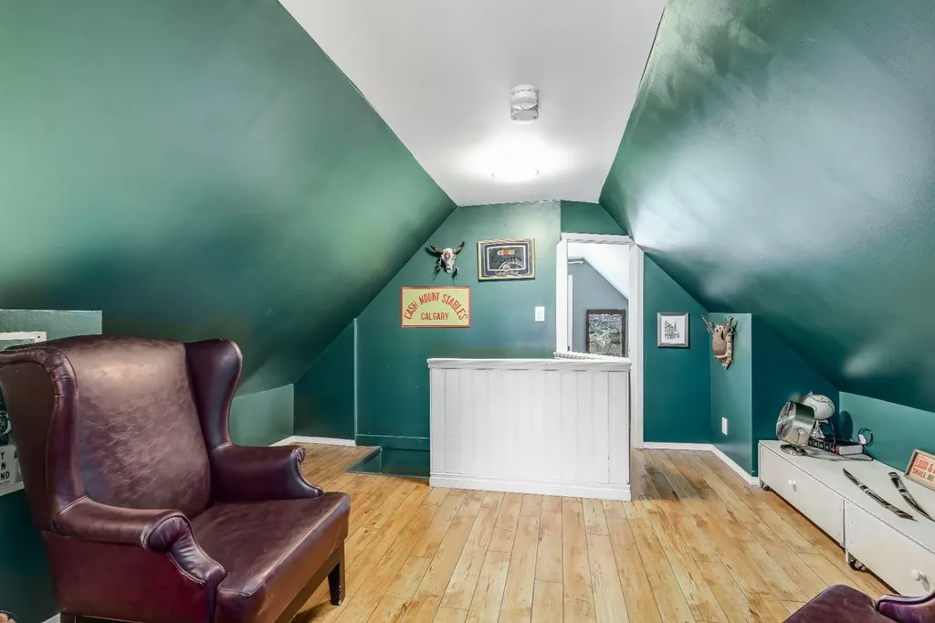 1517 12 Avenue SW Calgary AB T3C 0R1