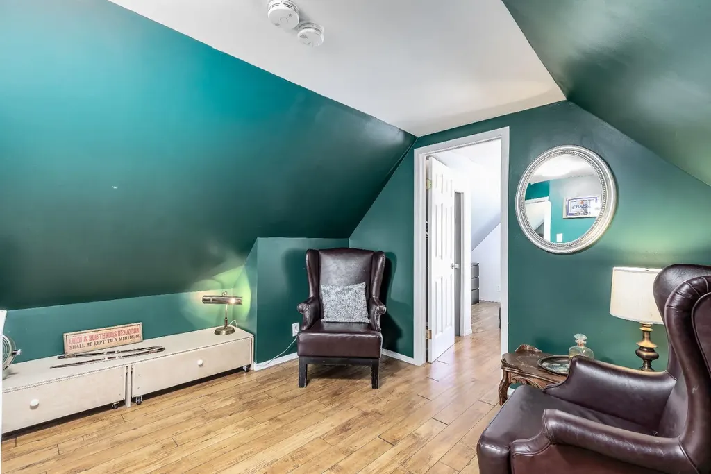 1517 12 Avenue SW Calgary AB T3C 0R1