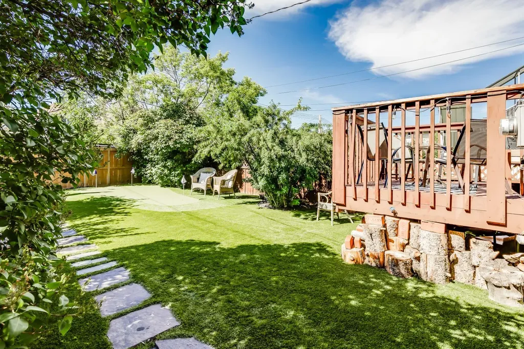 1517 12 Avenue SW Calgary AB T3C 0R1