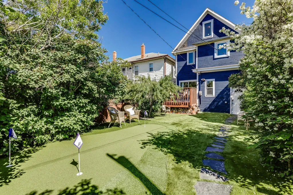 1517 12 Avenue SW Calgary AB T3C 0R1