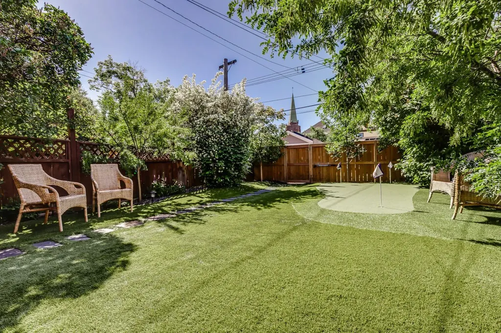1517 12 Avenue SW Calgary AB T3C 0R1