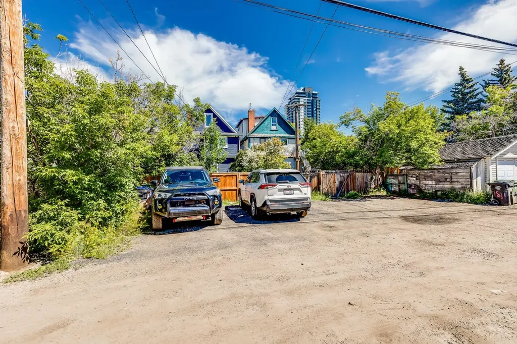 1517 12 Avenue SW Calgary AB T3C 0R1