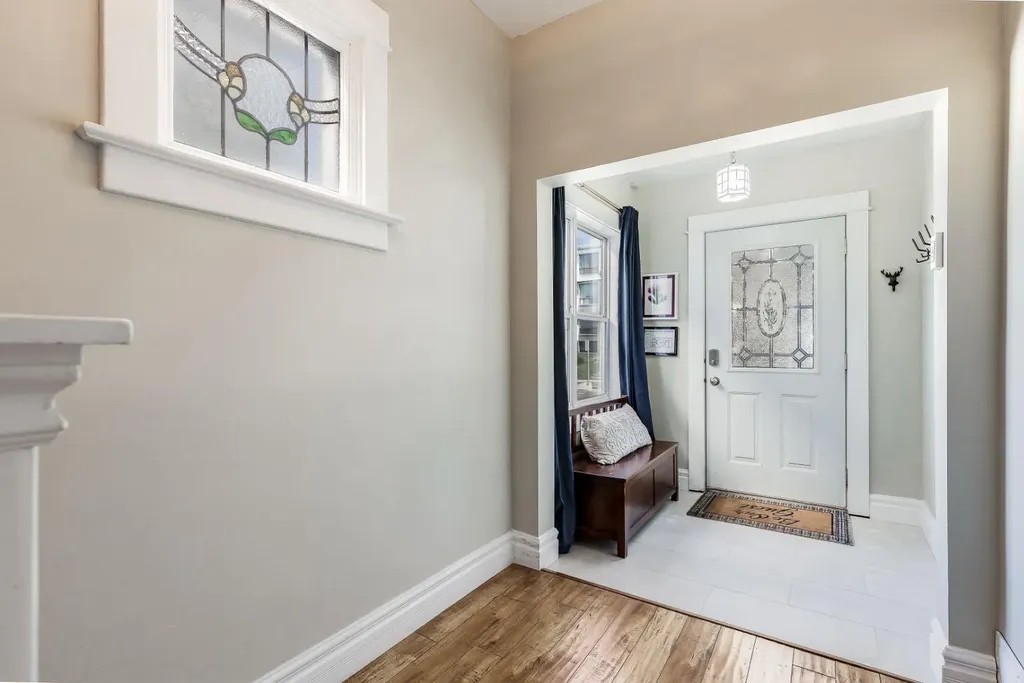 1517 12 Avenue SW Calgary AB T3C 0R1