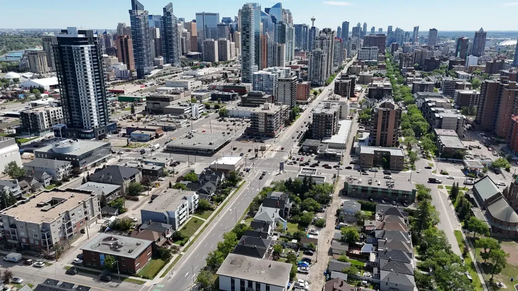 1517 12 Avenue SW Calgary AB T3C 0R1