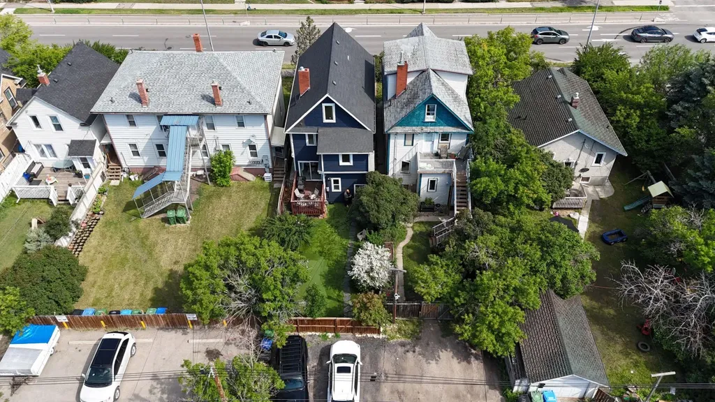 1517 12 Avenue SW Calgary AB T3C 0R1
