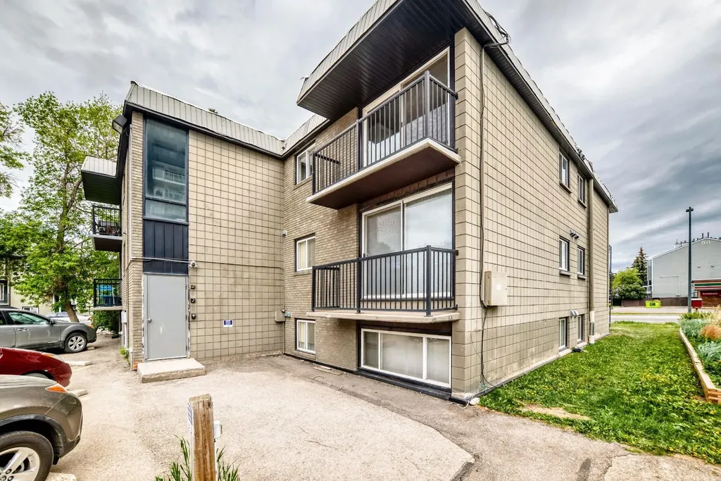 2902 17 Avenue SW Calgary AB T3E 0A9