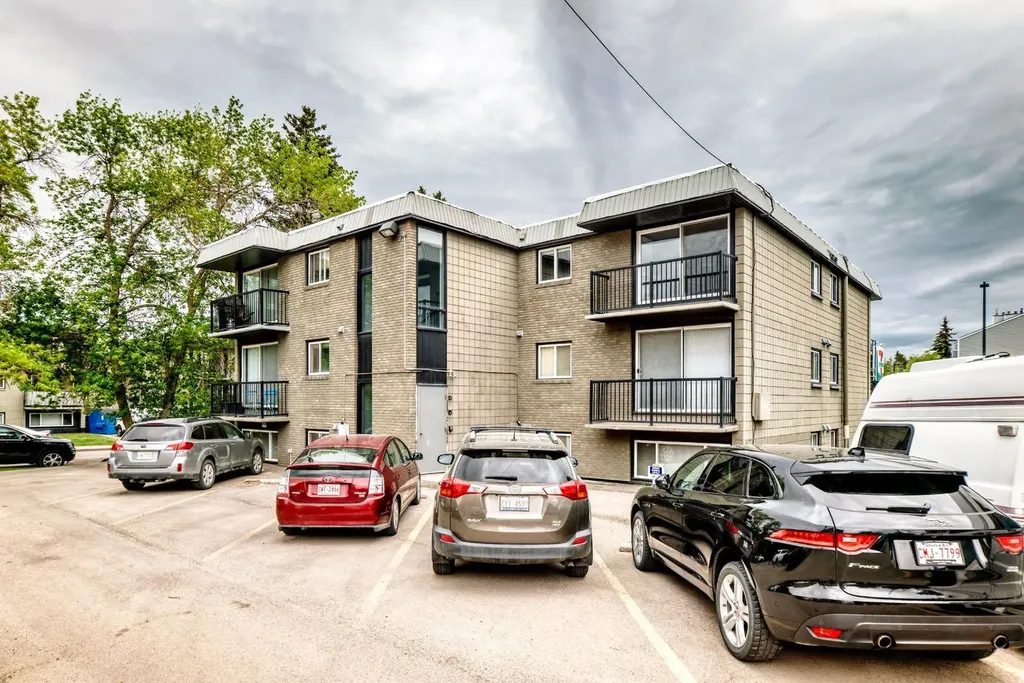 2902 17 Avenue SW Calgary AB T3E 0A9