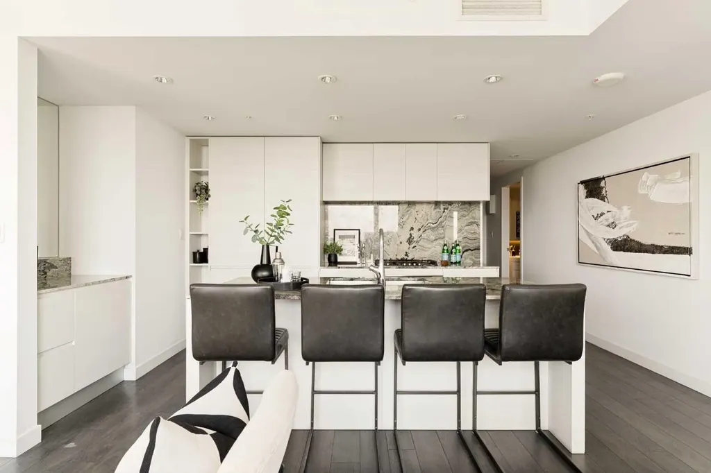 310 12 Avenue SW Calgary AB T2R 1B5