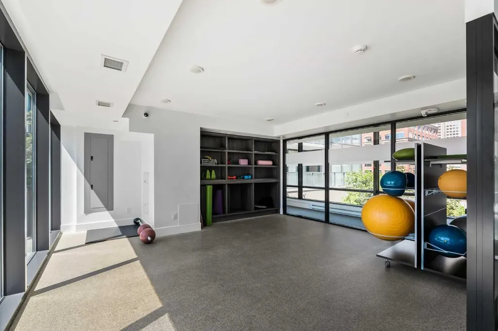 310 12 Avenue SW Calgary AB T2R 1B5