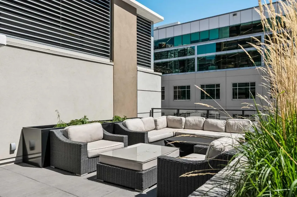 310 12 Avenue SW Calgary AB T2R 1B5