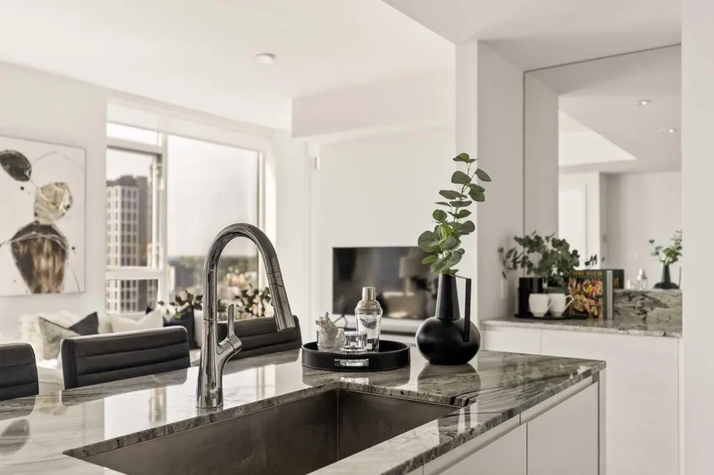 310 12 Avenue SW Calgary AB T2R 1B5