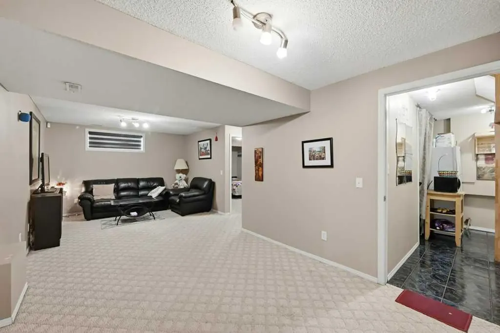 86 Saddlecrest Close NE Calgary AB T3J5B6