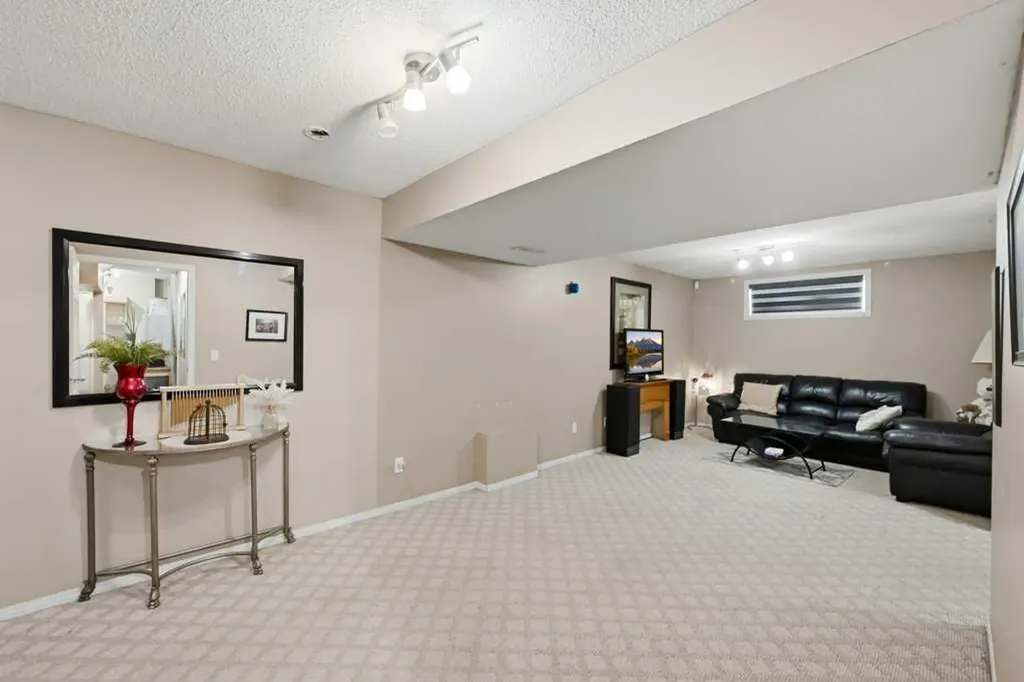 86 Saddlecrest Close NE Calgary AB T3J5B6