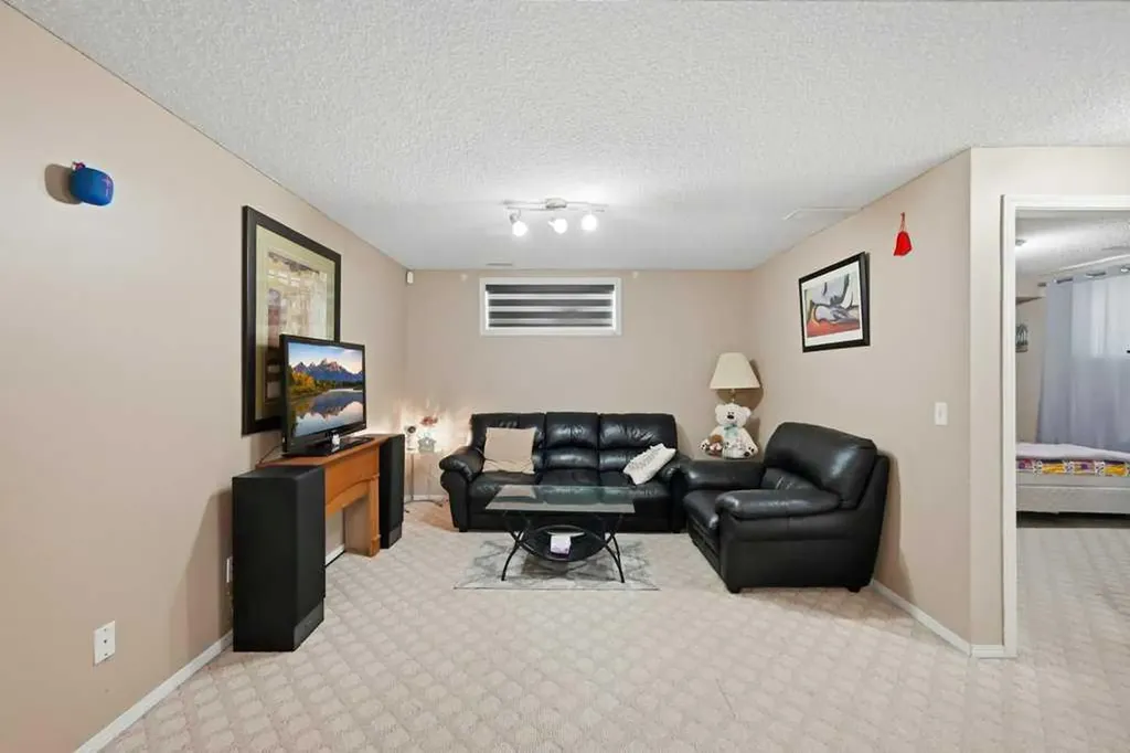 86 Saddlecrest Close NE Calgary AB T3J5B6