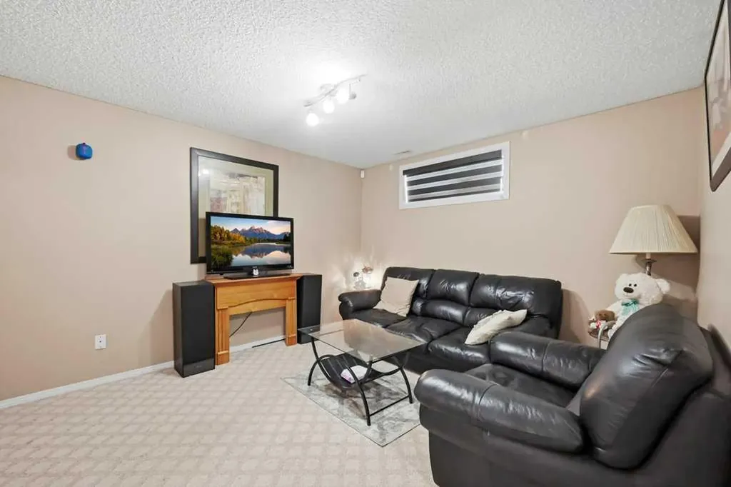86 Saddlecrest Close NE Calgary AB T3J5B6