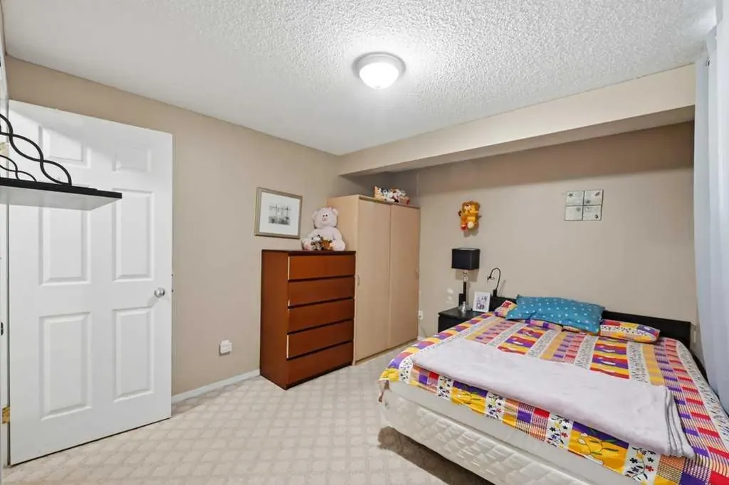 86 Saddlecrest Close NE Calgary AB T3J5B6