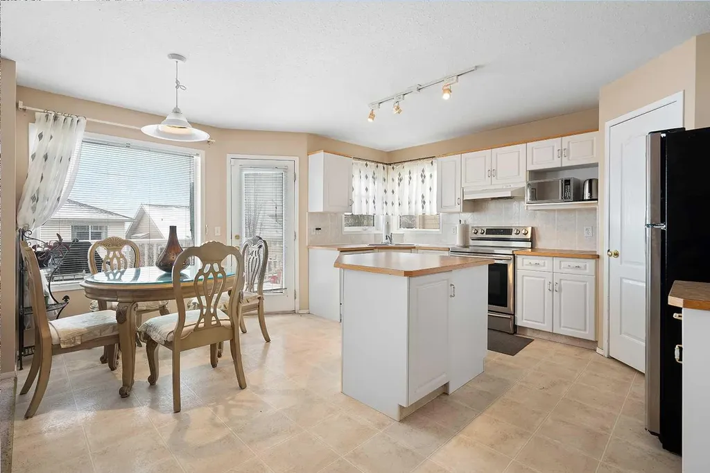 141 Arbour Stone Close NW Calgary AB T3G4T2